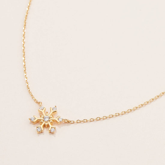 Gold Dipped Snowflake Pendant Necklace: Gold