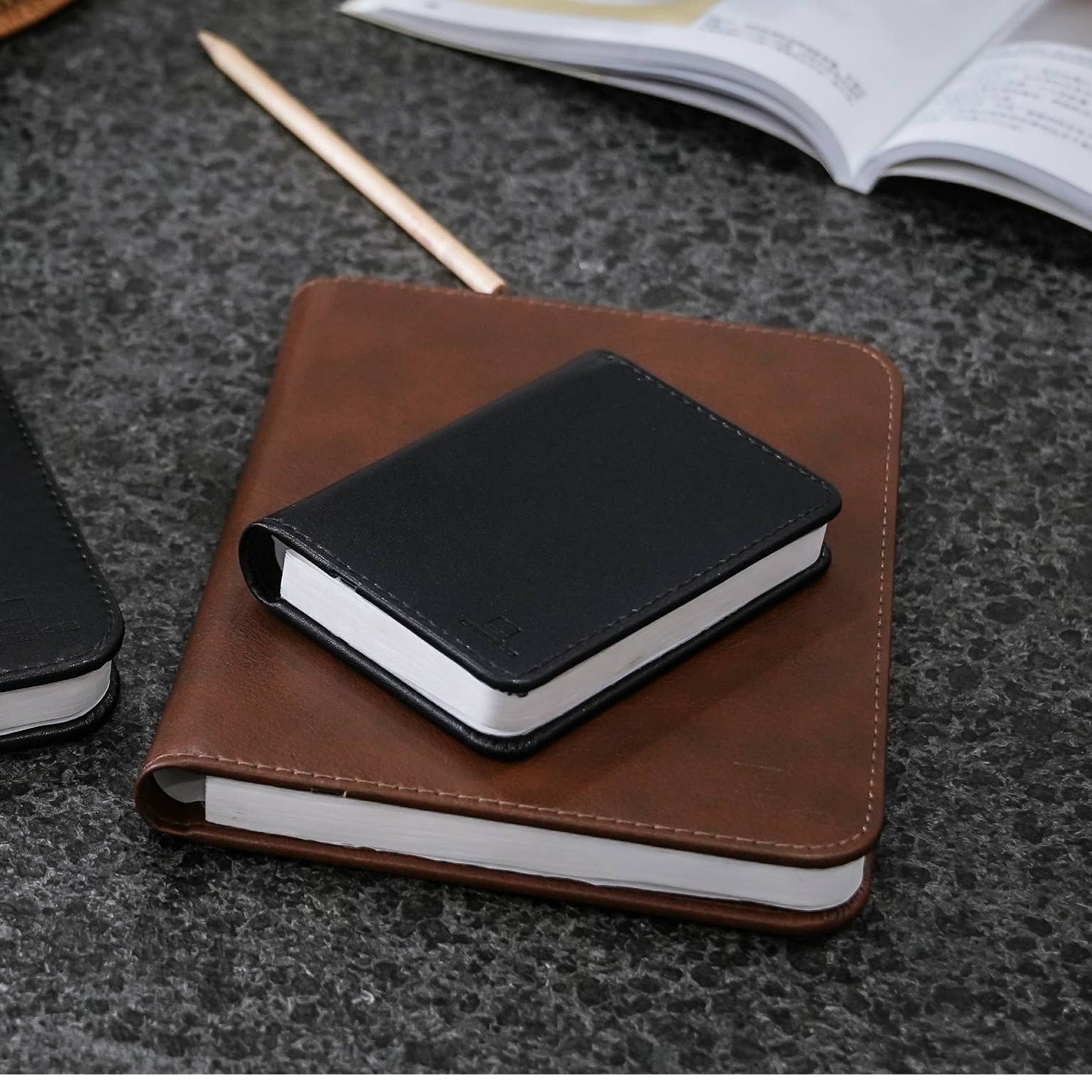 Bonded Leather Smart Book Light: Black Leather / Mini