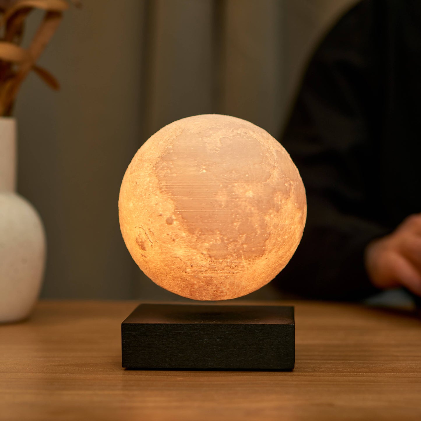 Gingko Smart Moon Lamp: Black