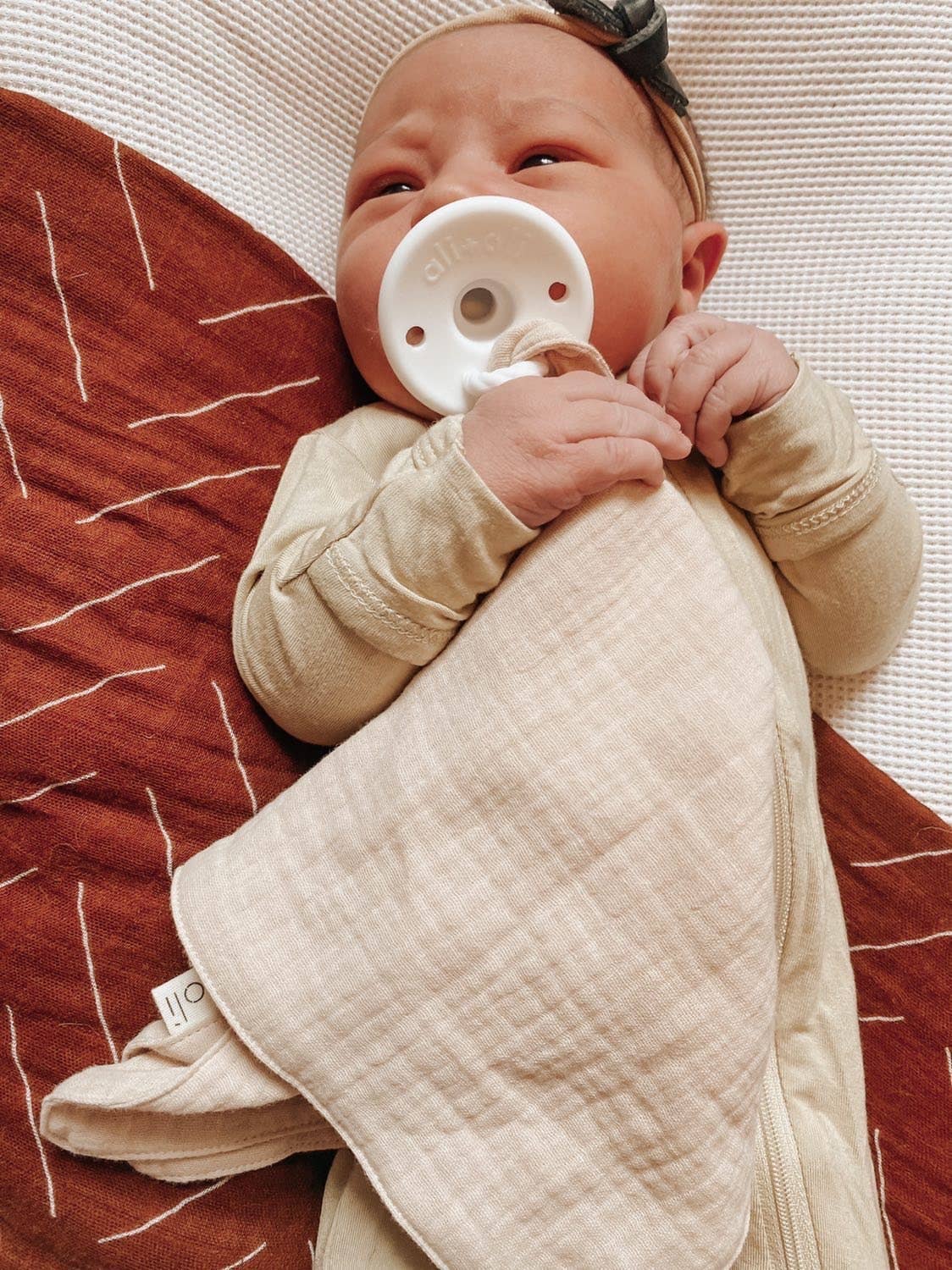 Pacifier Blanket Holder (Sand)